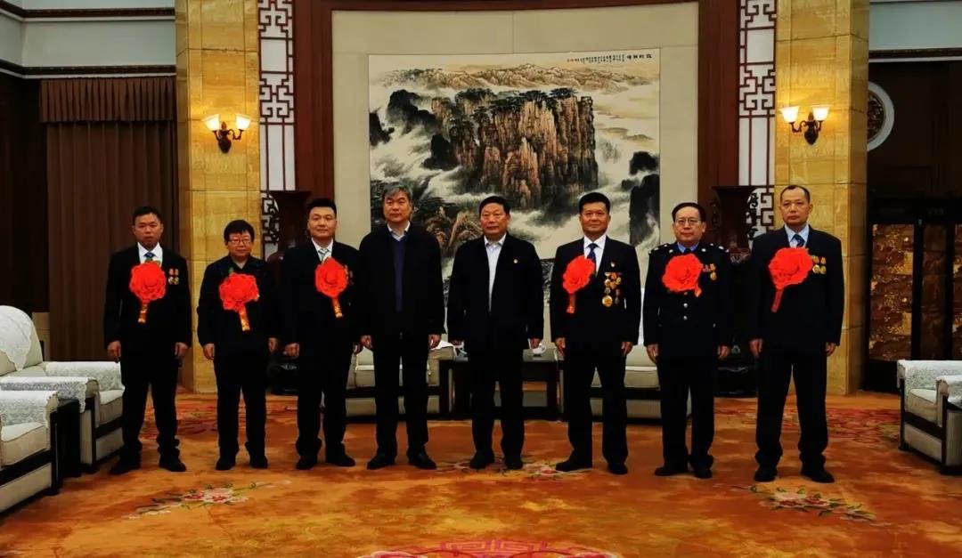 巾帼不让须眉 • 华体会(中国)机械公司王雪梅 | 新当选全国劳模即将赴京受表彰 巾帼不让须眉 • 华体会(中国)机械公司王雪梅 | 新当选全国劳模即将赴京受表彰