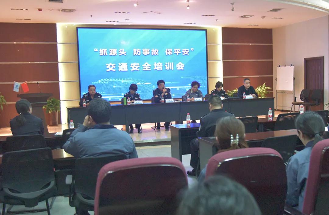 新乡市交警支队“送法进企业”走进华体会(中国) 新乡市交警支队“送法进企业”走进华体会(中国)