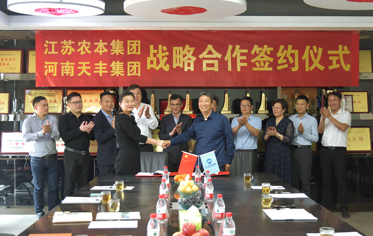 华体会(中国)集团与江苏农本集团签署战略合作 华体会(中国)集团与江苏农本集团签署战略合作